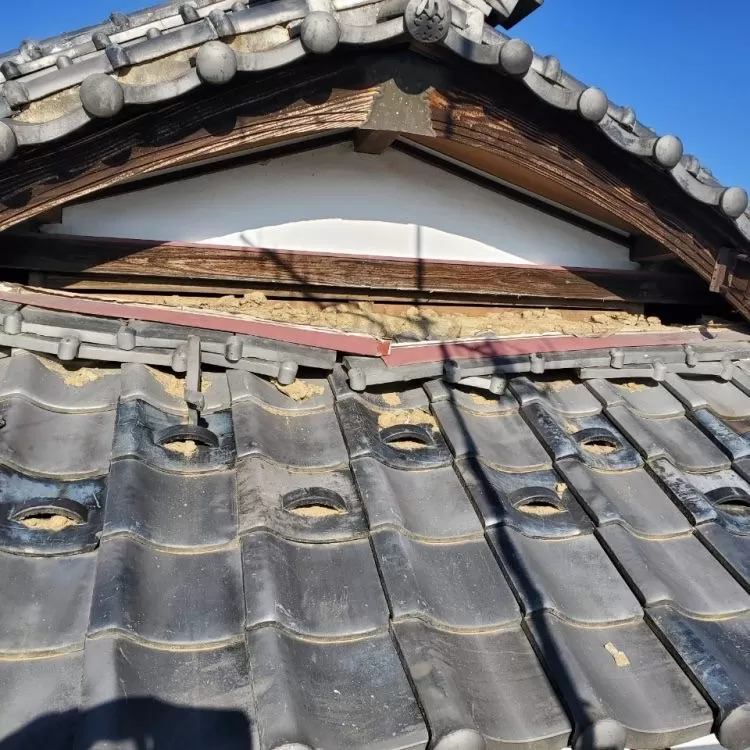 熊谷市　台風被害入母屋根の葺き止め部復旧工事 Before画像