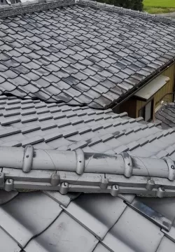 熊谷市　雪止め設置工事（瓦屋根）のサムネイル