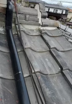 【雨漏りSOS】深谷市　屋根工事(屋根葺き直し/雨樋補修)のサムネイル