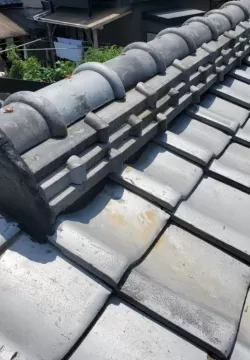 深谷市　瓦屋根修理（棟瓦積み直し）のサムネイル