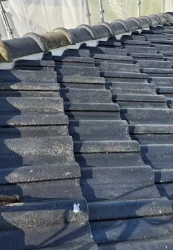 群馬県大泉町　セメント瓦屋根　棟取り直し工事のサムネイル